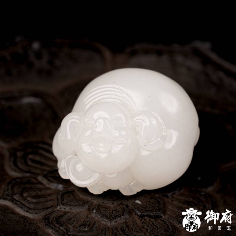 新疆和田玉白玉籽玉挂件 玉猪纳福 15.4克 图片5