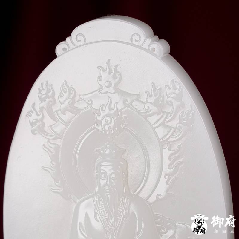海派玉雕大师付雪飞作品 重205.2克 新疆和田玉原毛孔皮白玉籽料玉牌 元始天尊 图片5