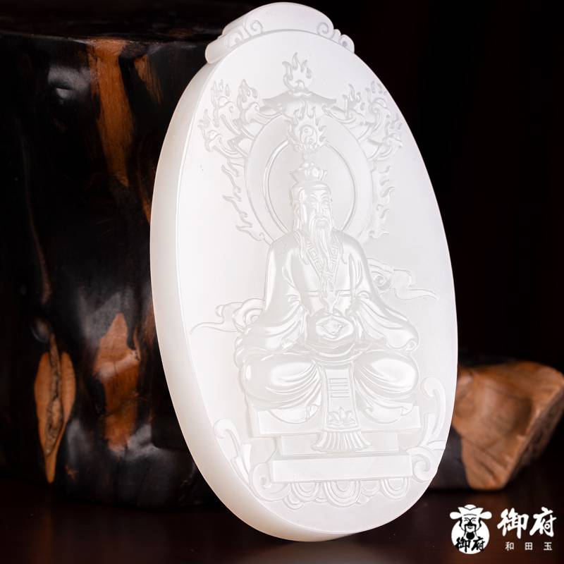 海派玉雕大师付雪飞作品 重205.2克 新疆和田玉原毛孔皮白玉籽料玉牌 元始天尊 图片3