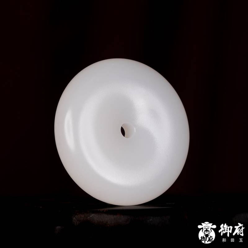新疆和田玉白玉挂件 平安扣 30.2克 图片3
