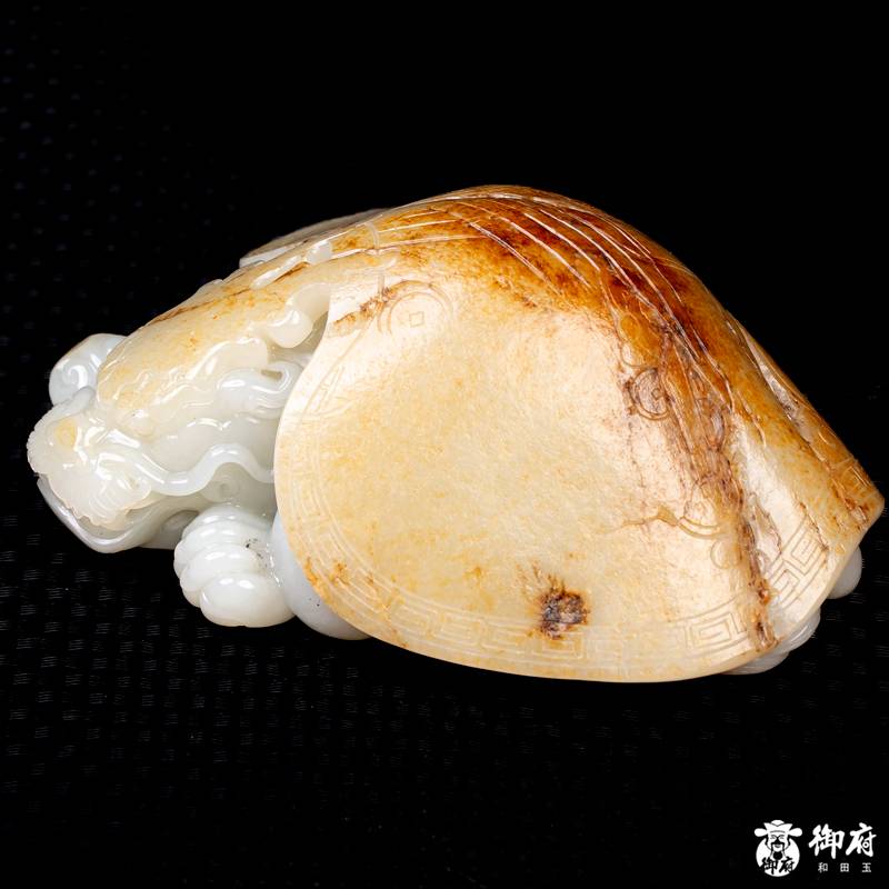 新疆和田玉洒金皮白玉籽料 把件 荣归纳吉 900克 图片10