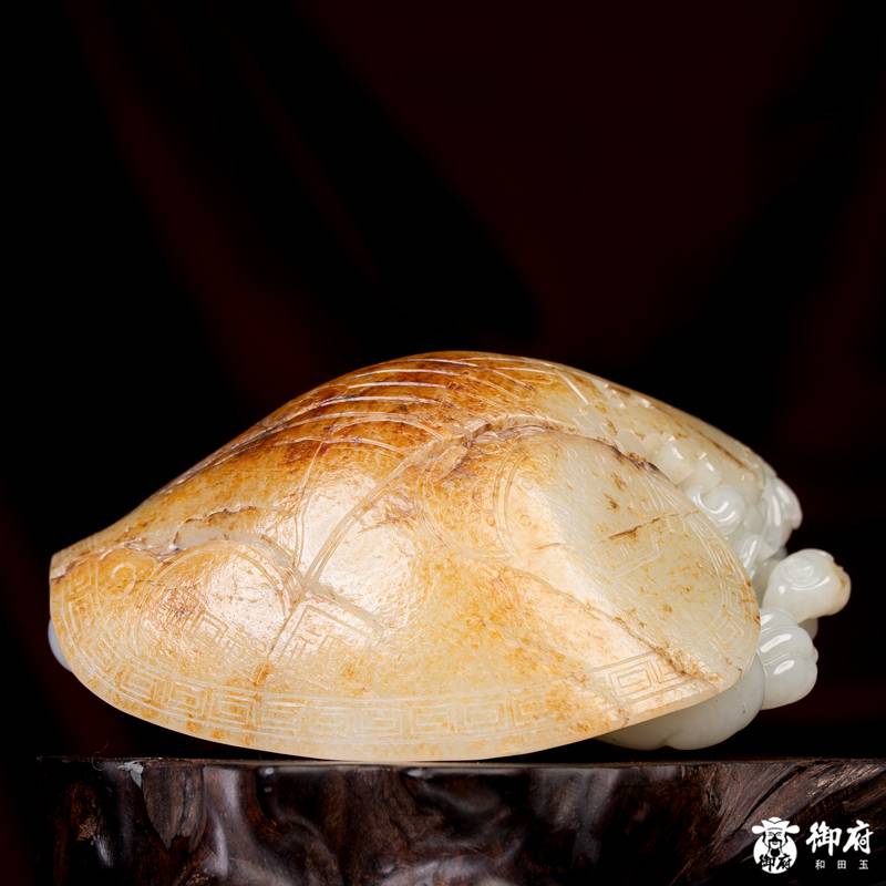 新疆和田玉洒金皮白玉籽料 把件 荣归纳吉 900克 图片8