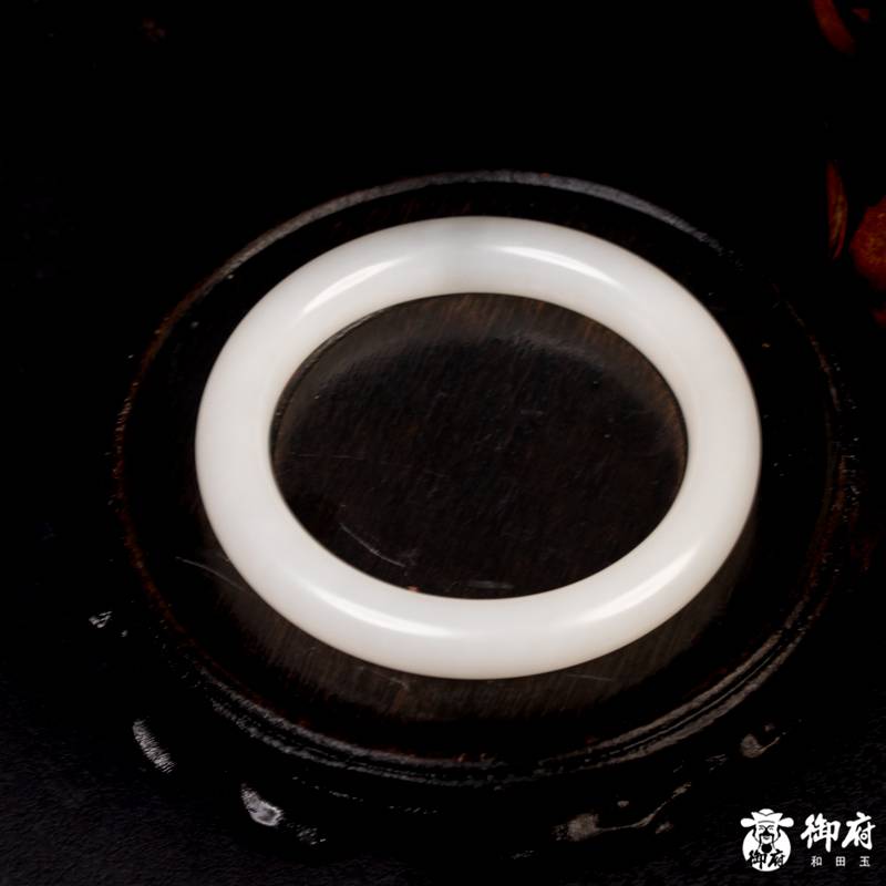 新疆和田玉原毛孔皮白玉籽料 51.7克 內(nèi)徑56mm 圖片5