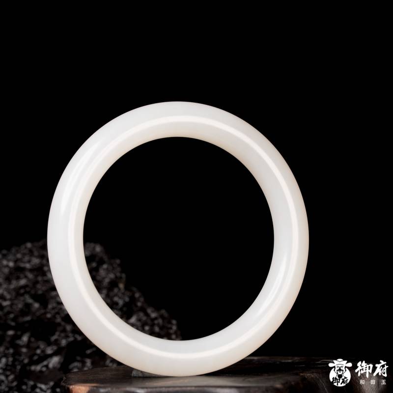 新疆和田玉原毛孔皮白玉籽料 51.7克 內(nèi)徑56mm 圖片7