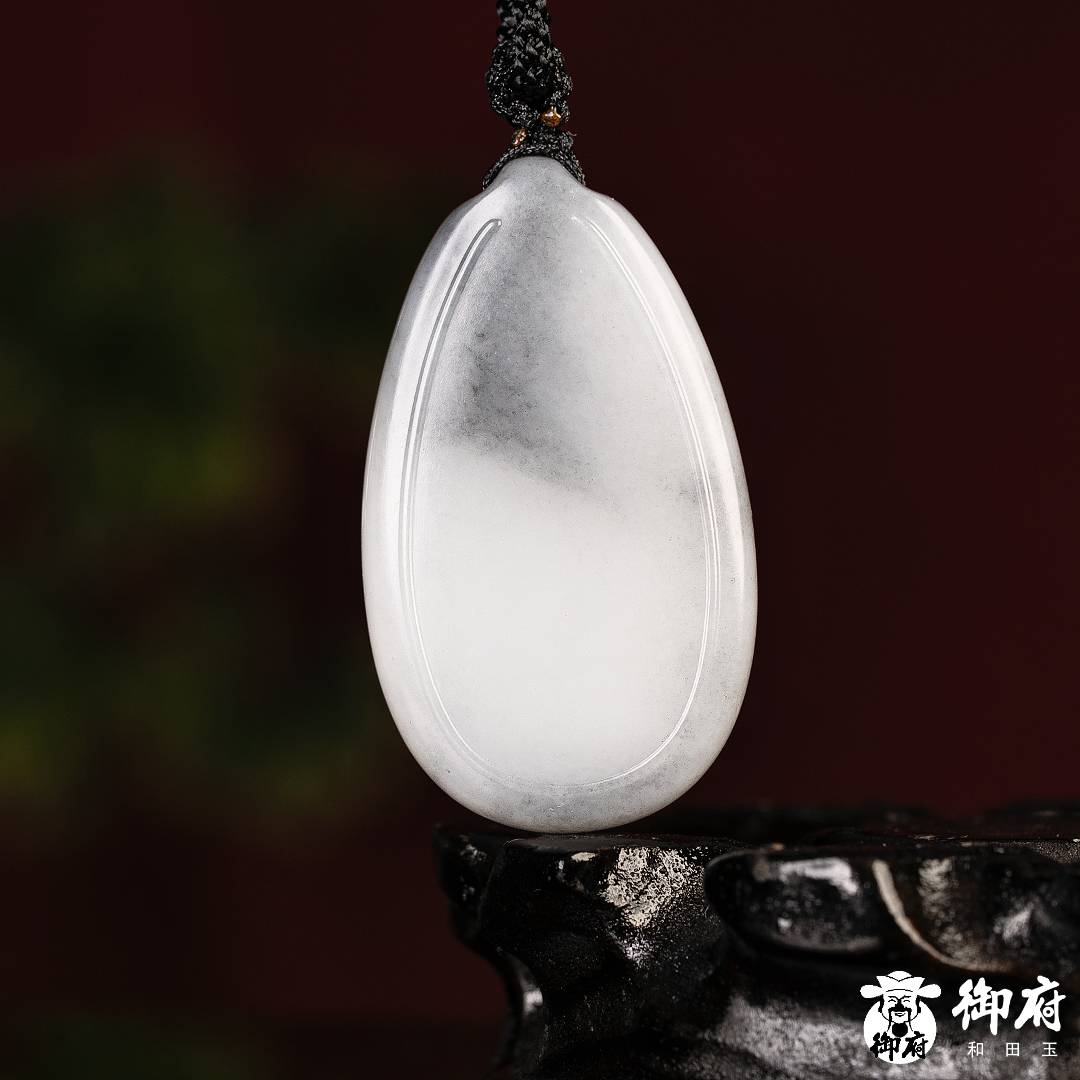 新疆和田玉白玉青花 挂件 无事牌 32.7克 图片3