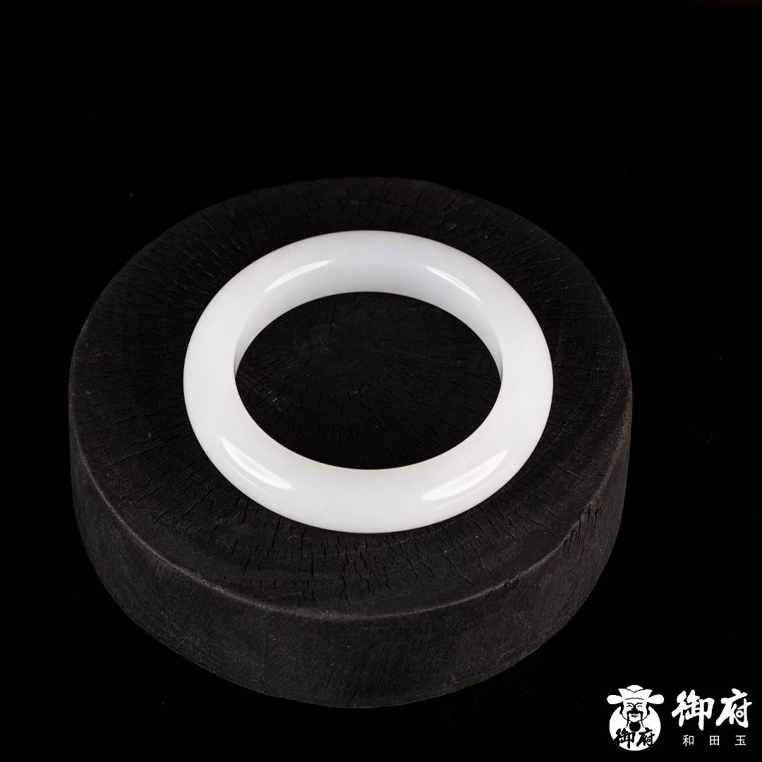 新疆和田玉白玉 手鐲 82.6克 內(nèi)徑57mm 圖片8