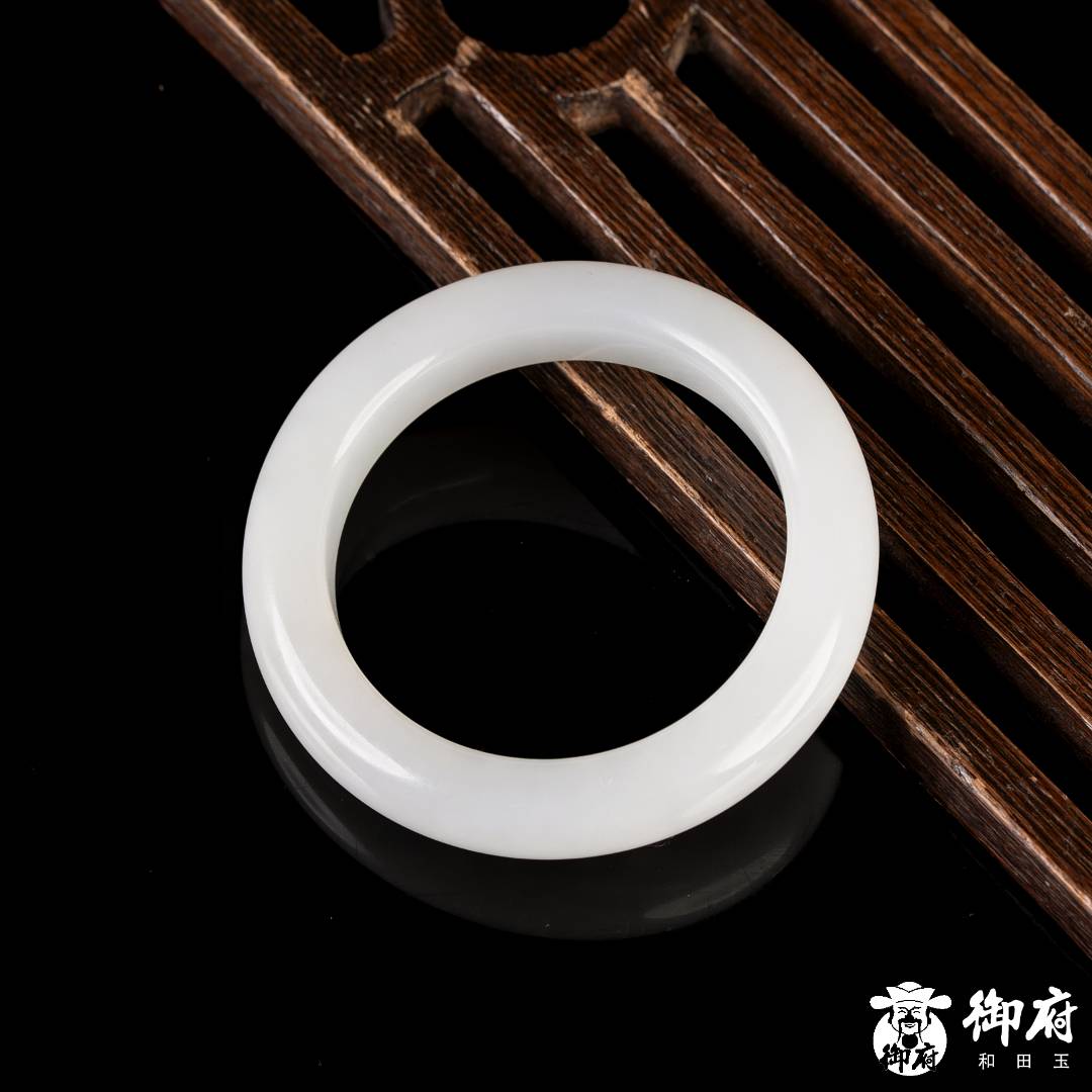 新疆和田玉白玉 手鐲 82.6克 內(nèi)徑57mm 圖片2