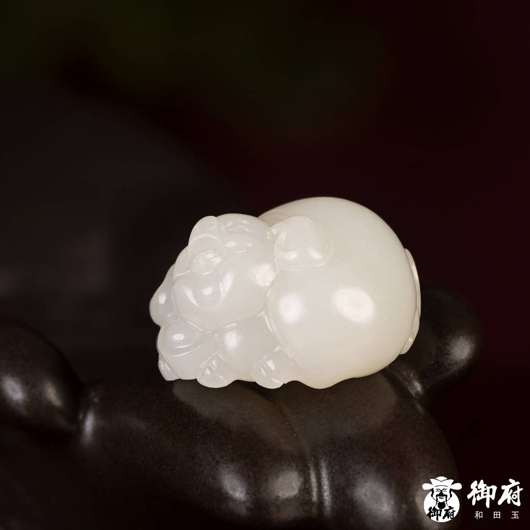 新疆和田玉白玉籽玉 挂件 福猪 10.3克