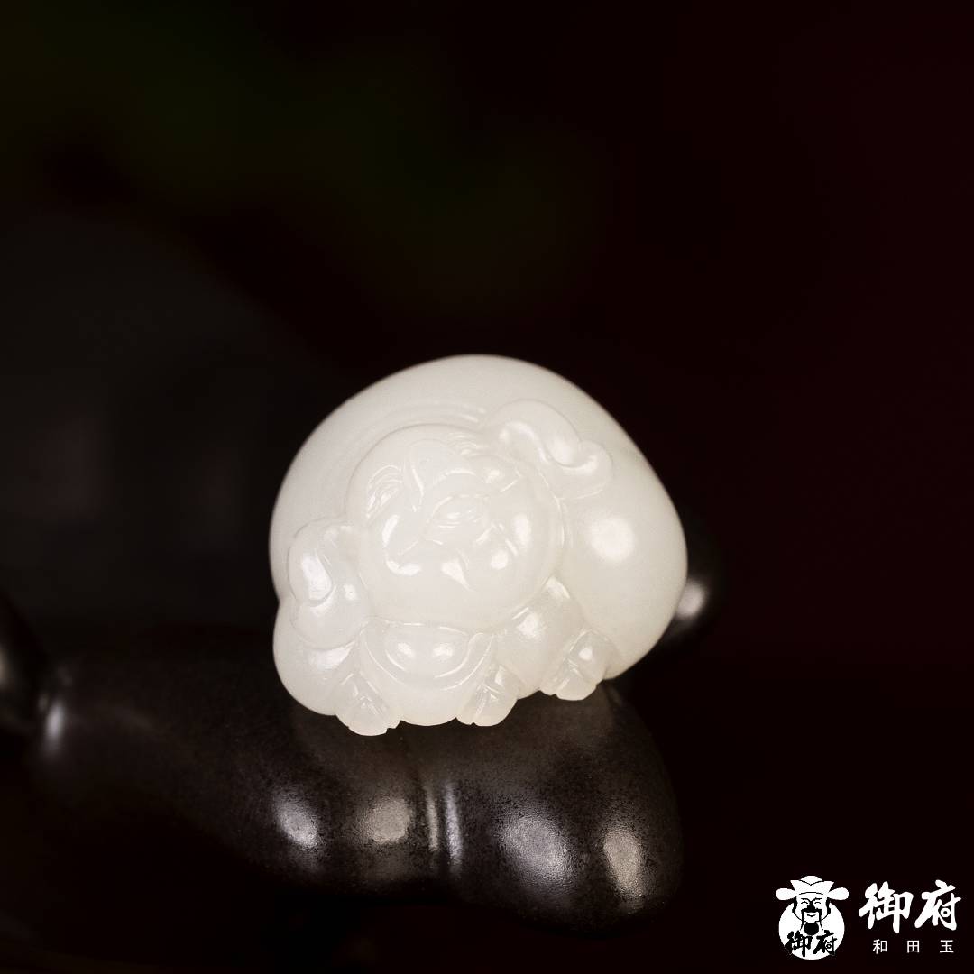 新疆和田玉白玉籽玉 挂件 福猪 10.3克 图片2