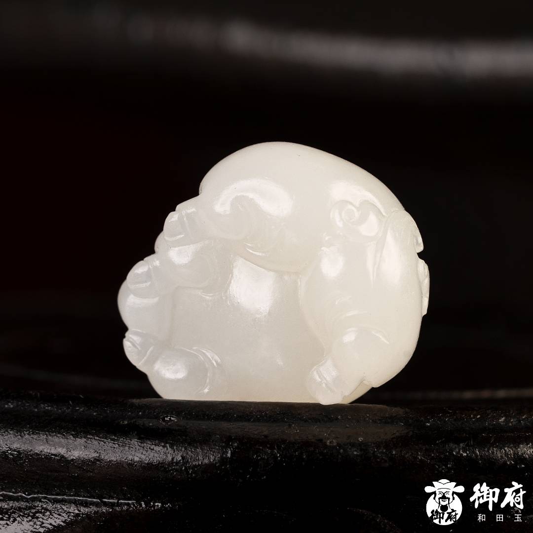 新疆和田玉白玉籽玉 挂件 福猪 10.3克 图片3