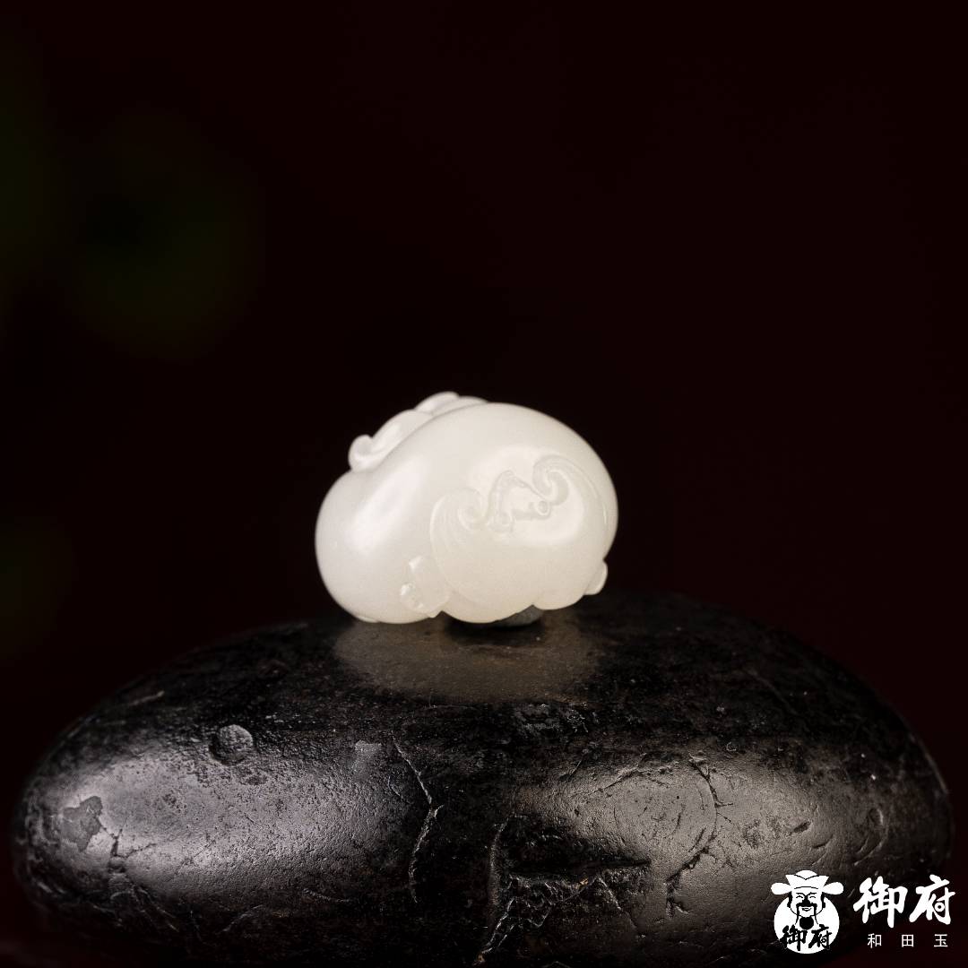 新疆和田玉白玉籽玉 挂件 福猪 10.3克 图片6