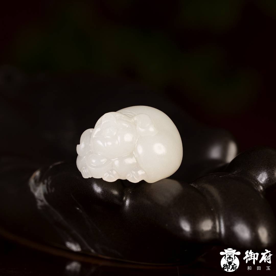 新疆和田玉白玉籽玉 挂件 福猪 10.3克 图片7