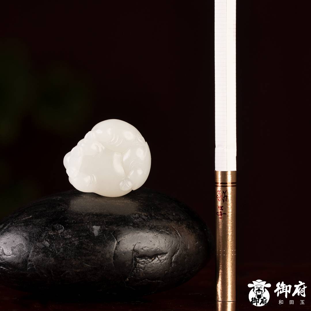 新疆和田玉白玉籽玉 挂件 福猪 10.3克 图片8