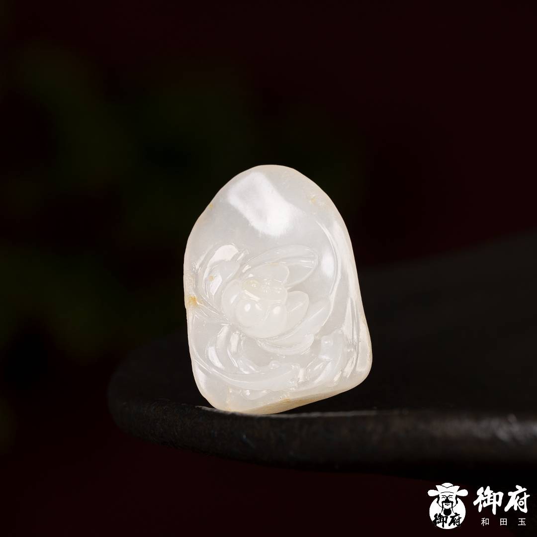 新疆和田玉白玉籽玉挂件 荷韵清风   8.8克 图片4