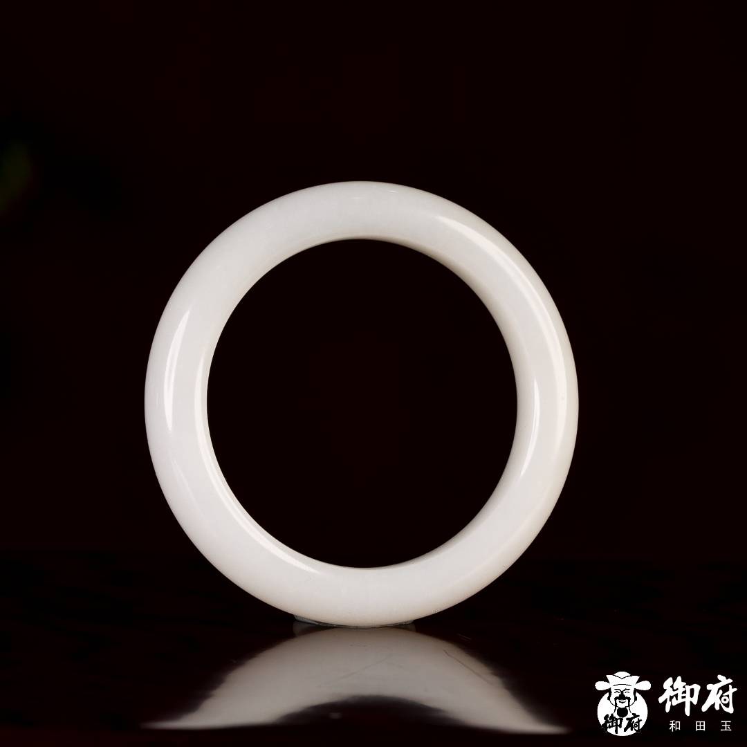 新疆和田白玉 手鐲 57.2克 內(nèi)徑54mm