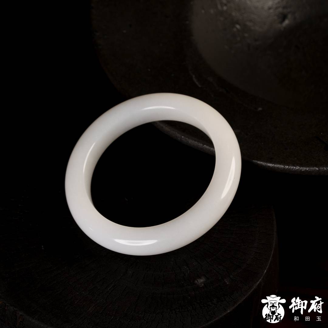 新疆和田白玉 手镯 57.2克 内径54mm 图片5