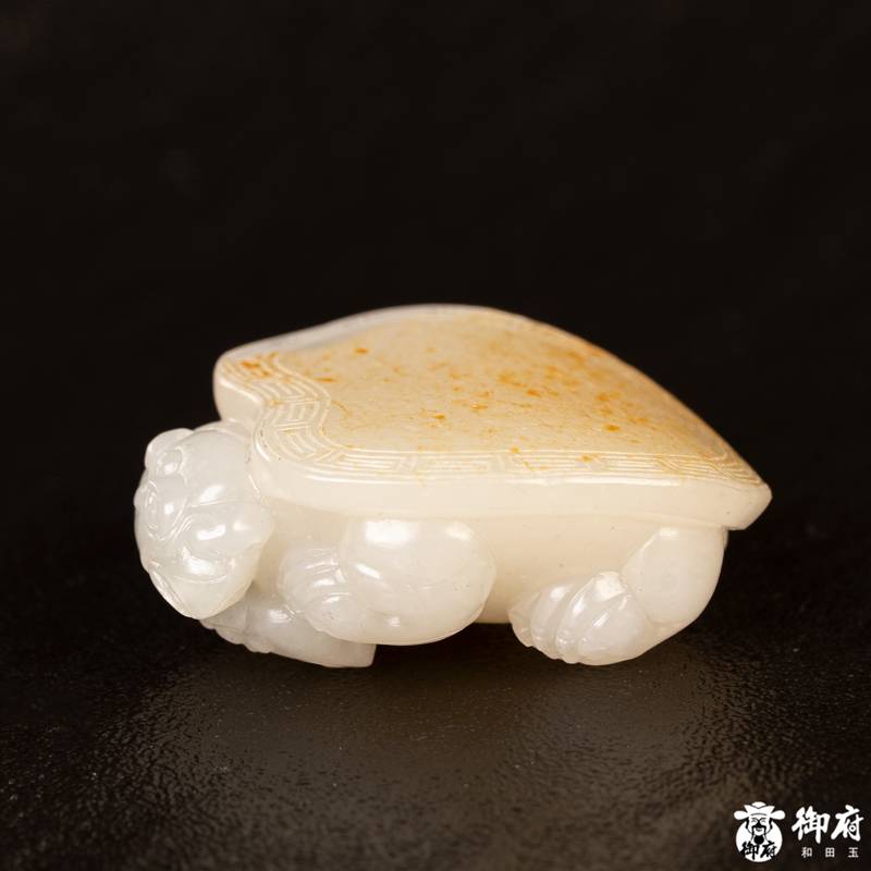 新疆和田玉洒金皮白玉籽料 手把件 龙龟 22.2克