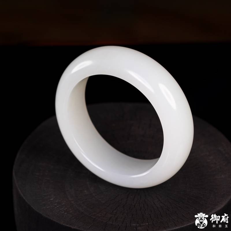新疆和田玉白玉籽料圆条素面平安镯 107.7克 内径56.5mm 图片6