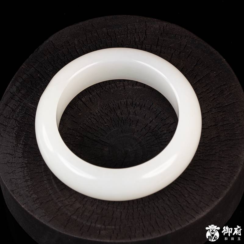 新疆和田玉白玉籽料圆条素面平安镯 107.7克 内径56.5mm 图片5