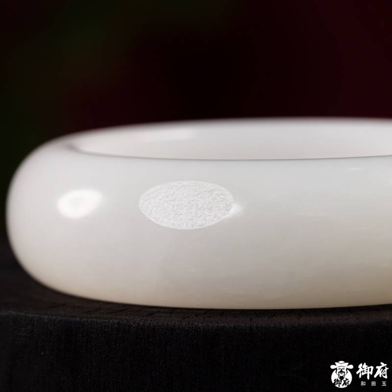 新疆和田玉白玉籽料圆条素面平安镯 107.7克 内径56.5mm 图片3