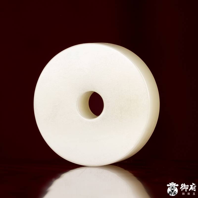 新疆和田玉洒金皮白玉籽料 螭龙祥云玉璧 67.1克 图片2