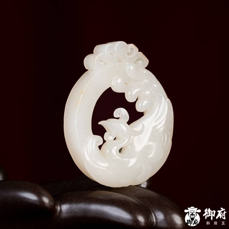 新疆和田玉洒金皮白玉籽玉      挂件      仿古凤    17.1克 图片4