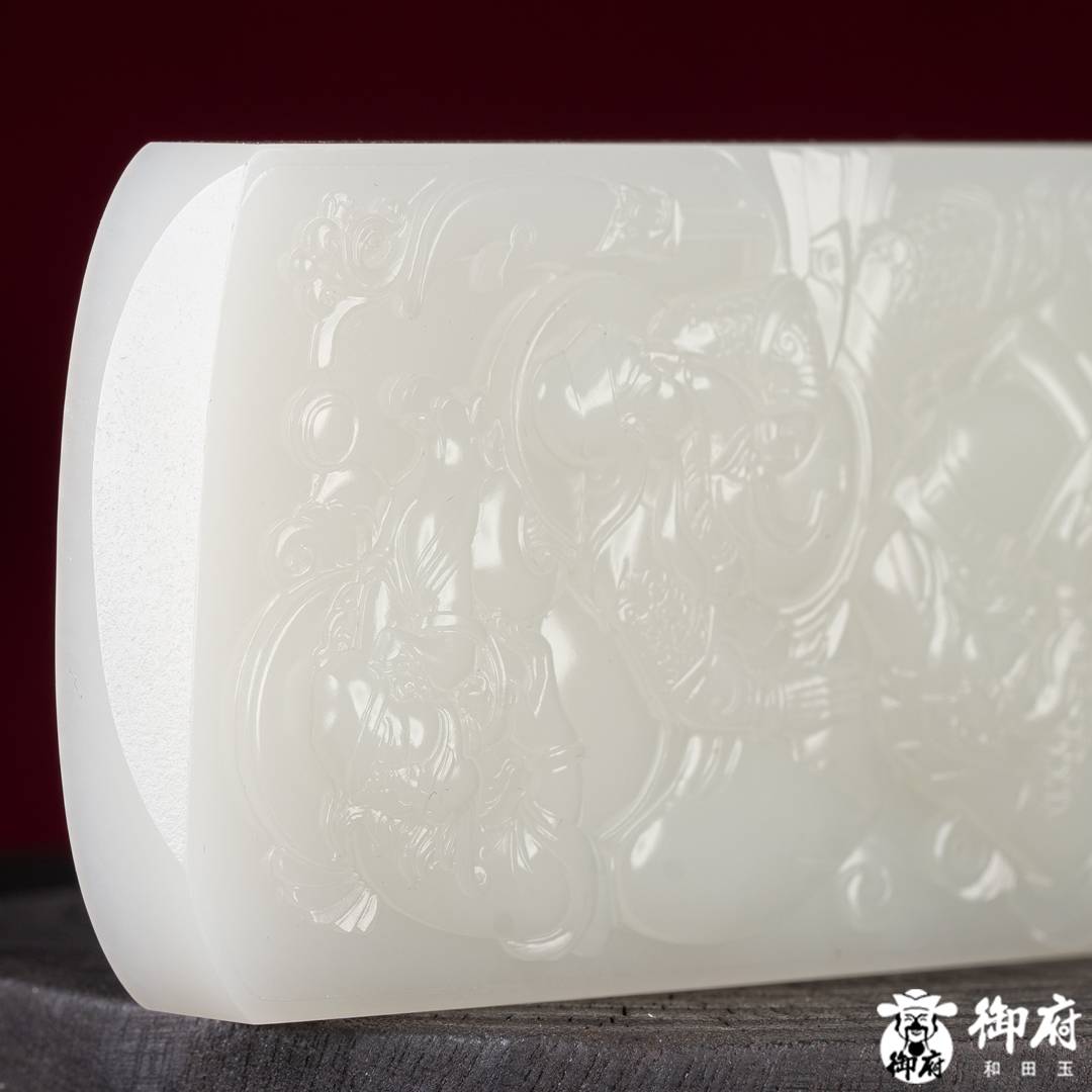 海派玉雕大师付雪飞工作室 重239.5克 新疆和田玉原毛孔皮白玉籽料摆件 桃园三结义 &middot; 肝胆相照 图片10