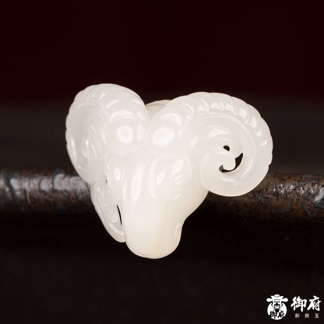 新疆和田玉白玉籽玉挂件 领头羊 8.4克 图片4