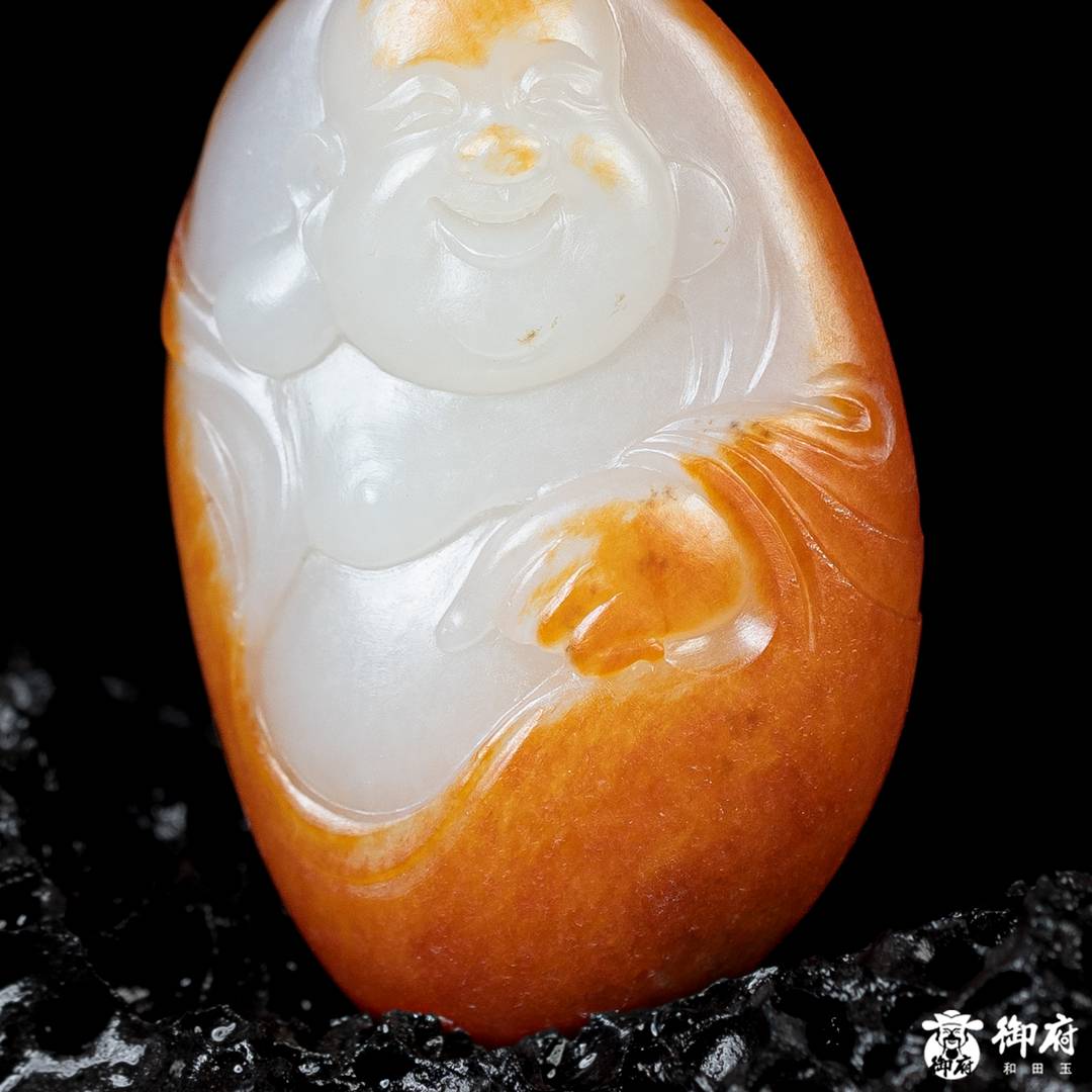 新疆和田玉独籽红皮白肉弥勒佛挂件 12克 图片3
