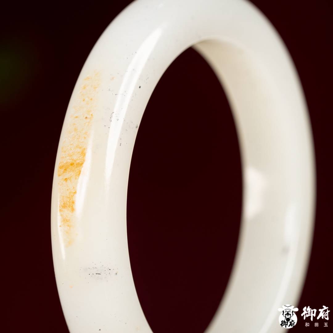 新疆和田玉黄皮青花籽玉手镯 56.8克 内径55mm 图片5