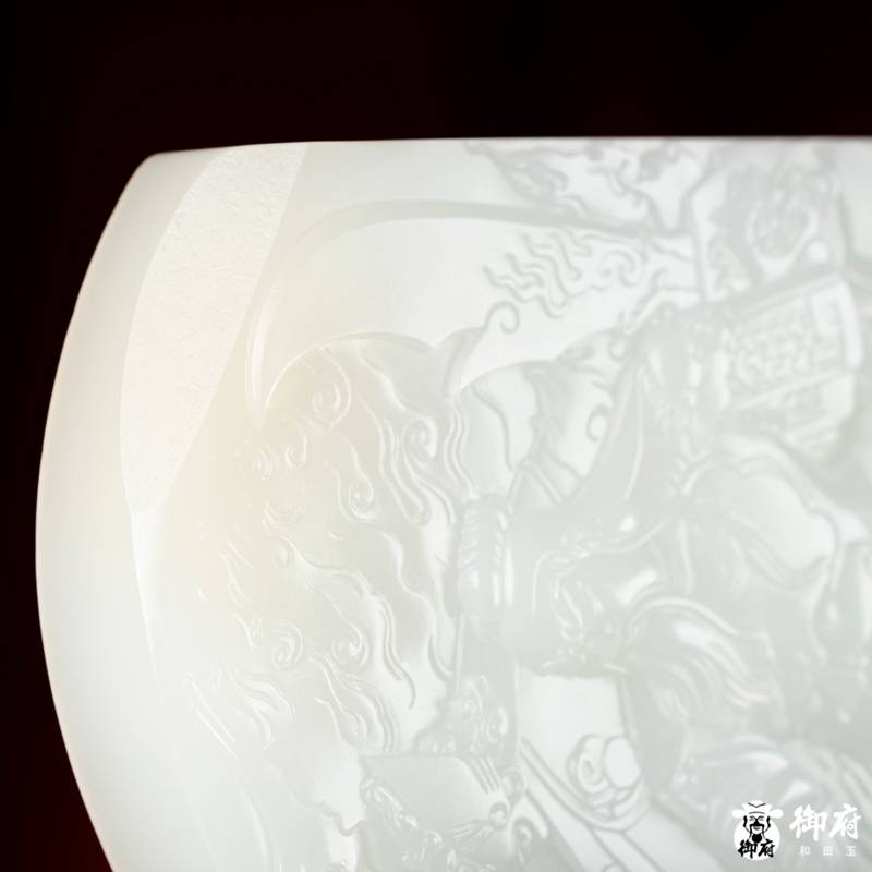 海派玉雕大师付雪飞工作室作品 重402.5克 新疆和田玉原毛孔皮羊脂白玉籽料 摆件 武圣&middot;忠义关公 图片4