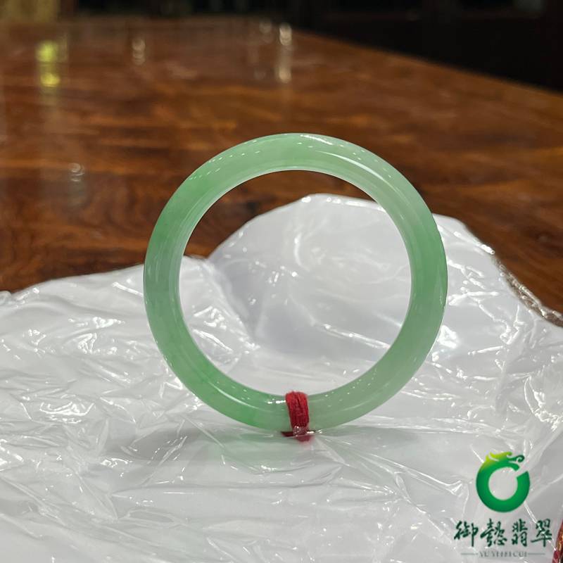 缅甸翡翠A货冰糯种春带彩手镯 47.2克 圈口57mm