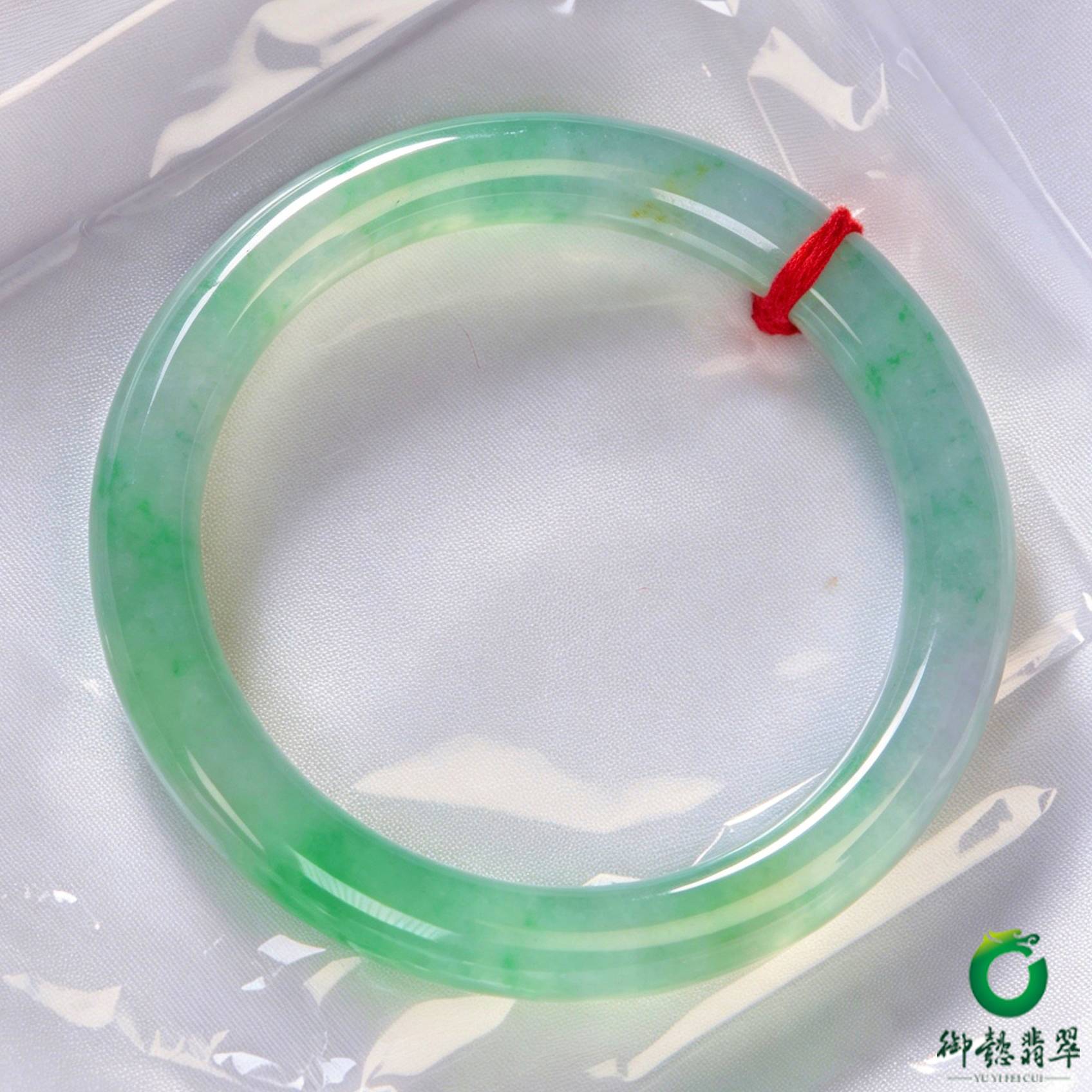 缅甸翡翠A货冰糯种春带彩手镯 47.2克 圈口57mm