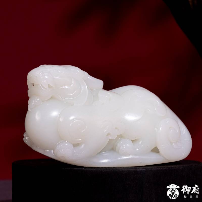 海派玉雕大师付雪飞工作室 重420克 新疆和田玉羊脂白玉原毛孔皮白玉籽料 摆件 镇守八方&middot;貔貅