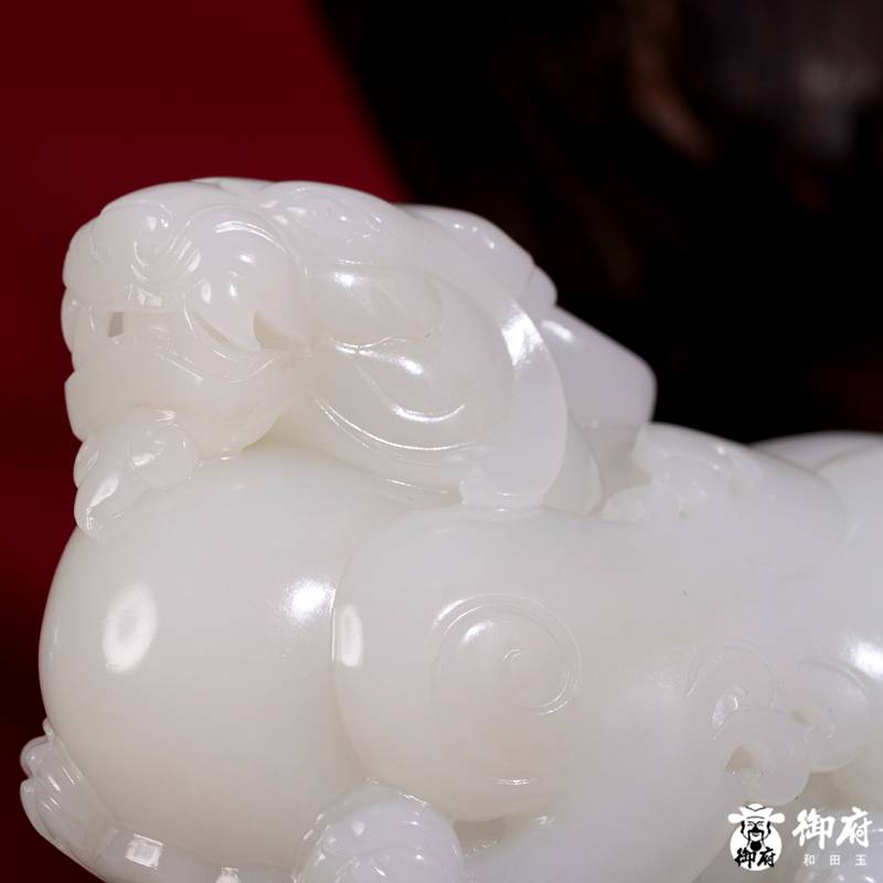 海派玉雕大师付雪飞工作室 重420克 新疆和田玉羊脂白玉原毛孔皮白玉籽料 摆件 镇守八方&middot;貔貅 图片4