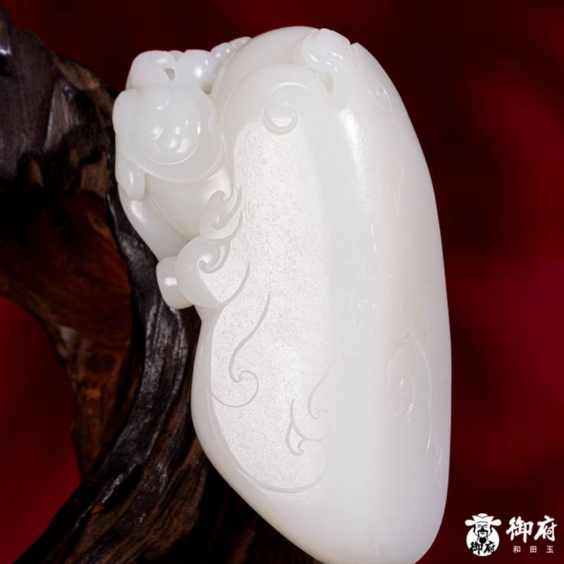 海派玉雕大师付雪飞工作室 重420克 新疆和田玉羊脂白玉原毛孔皮白玉籽料 摆件 镇守八方&middot;貔貅 图片7