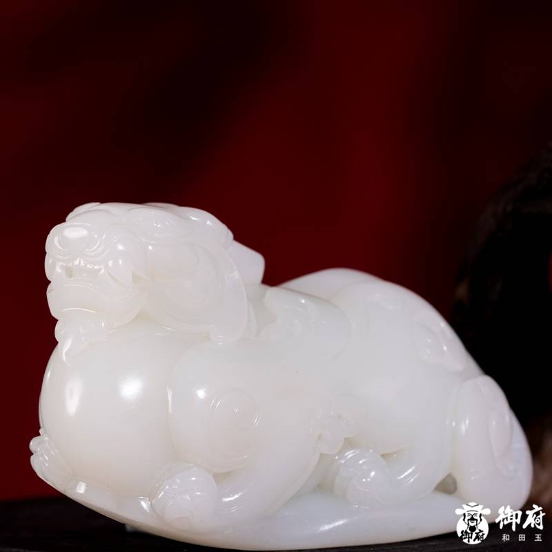 海派玉雕大师付雪飞工作室 重420克 新疆和田玉羊脂白玉原毛孔皮白玉籽料 摆件 镇守八方&middot;貔貅 图片8
