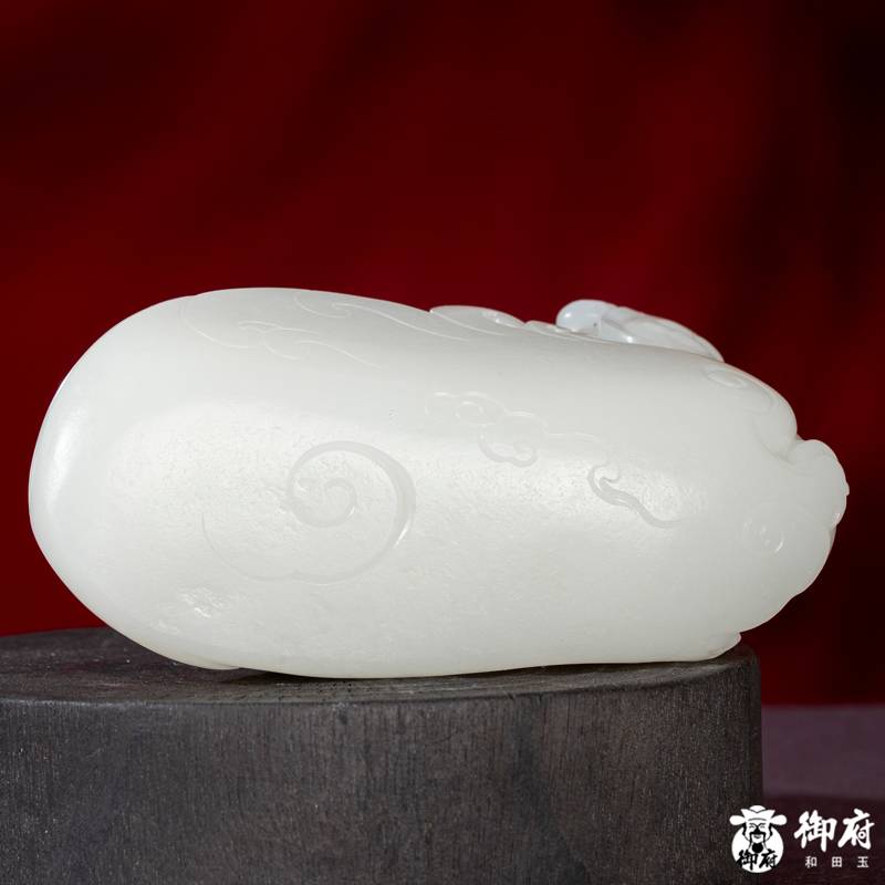 海派玉雕大师付雪飞工作室 重420克 新疆和田玉羊脂白玉原毛孔皮白玉籽料 摆件 镇守八方&middot;貔貅 图片9