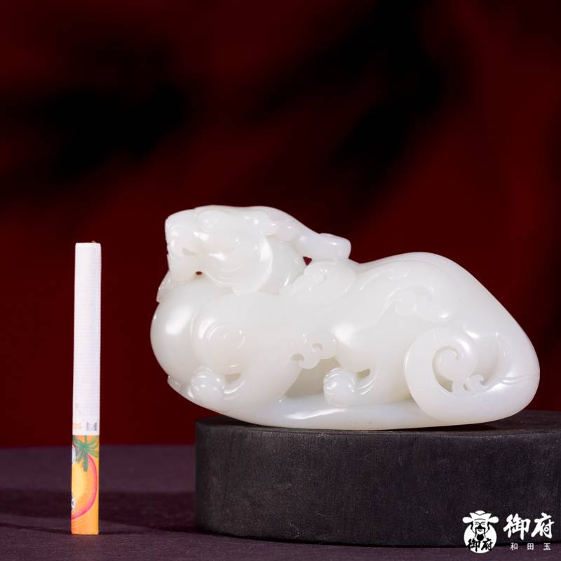 海派玉雕大师付雪飞工作室 重420克 新疆和田玉羊脂白玉原毛孔皮白玉籽料 摆件 镇守八方&middot;貔貅 图片10