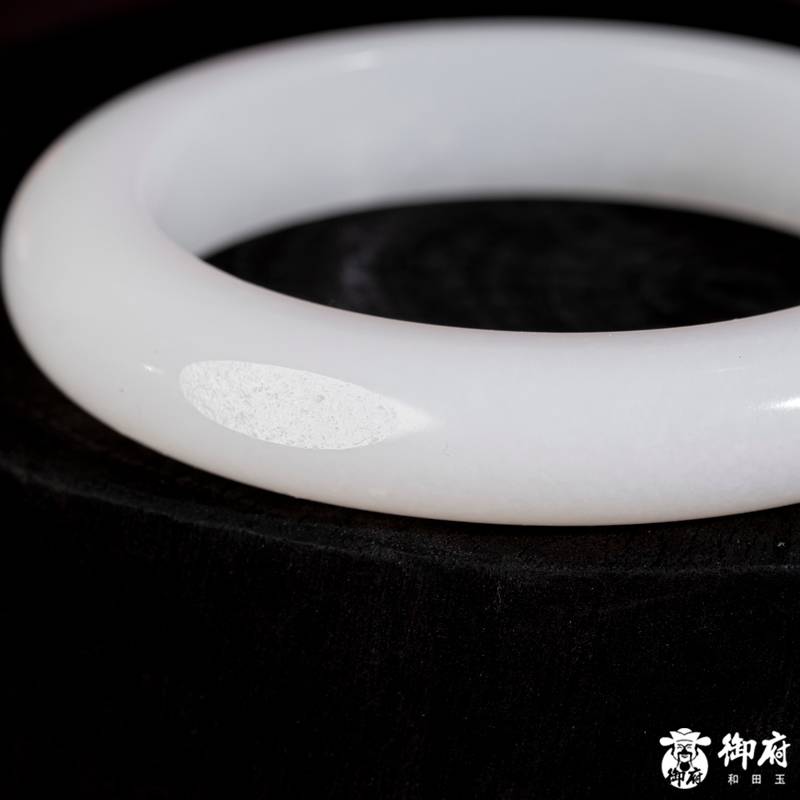 新疆和田玉原毛孔皮一级白玉籽玉 手镯 65.2克 57mm 图片6
