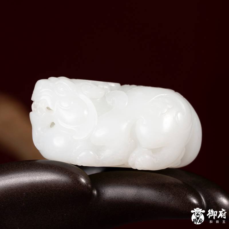 新疆和田玉原毛孔皮白玉籽玉挂件 貔貅 40.8克 图片7