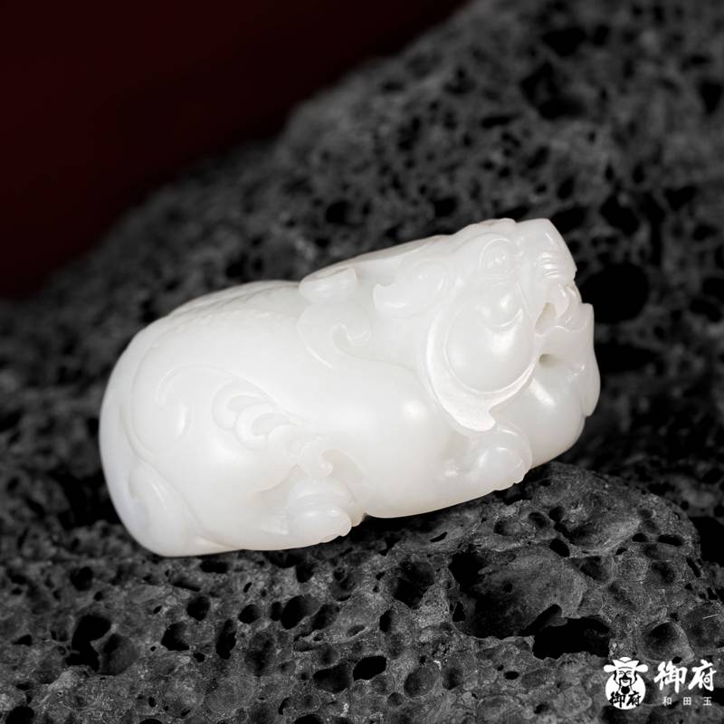 新疆和田玉原毛孔皮白玉籽玉挂件 貔貅 40.8克 图片6