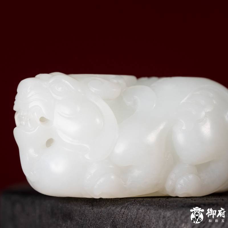 新疆和田玉原毛孔皮白玉籽玉挂件 貔貅 40.8克 图片5