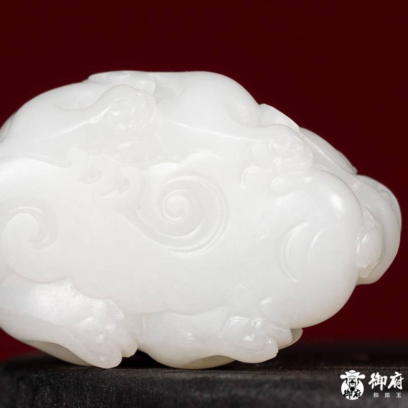 新疆和田玉原毛孔皮白玉籽玉挂件 貔貅 40.8克 图片4