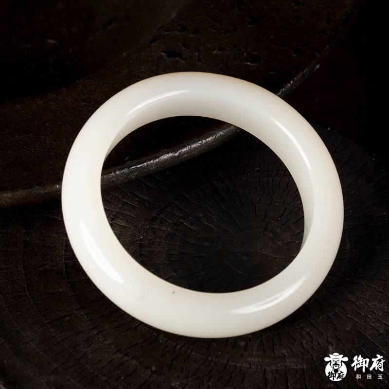 新疆和田玉洒金皮青花籽玉手镯 60克 内径53mm 图片7