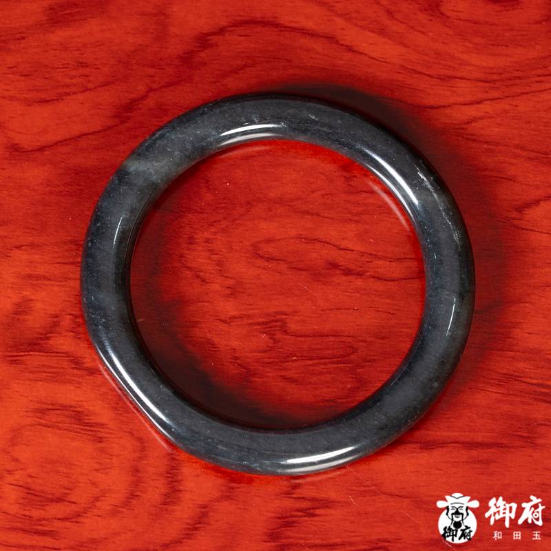 新疆和田玉原毛孔皮青花籽玉手镯 46.3克 内径56mm 图片2