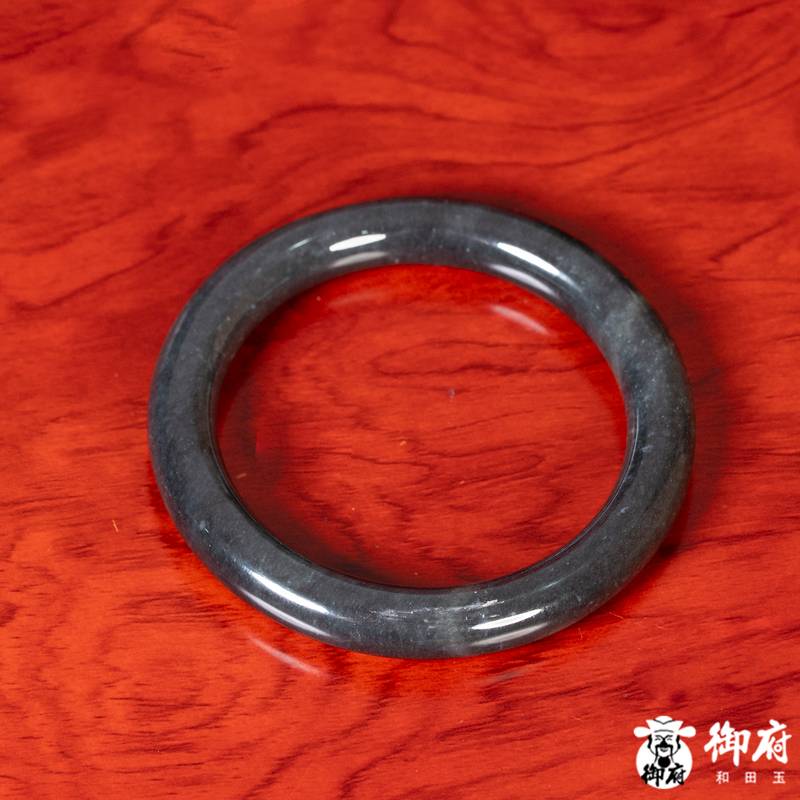 新疆和田玉原毛孔皮青花籽玉手镯 46.3克 内径56mm 图片3