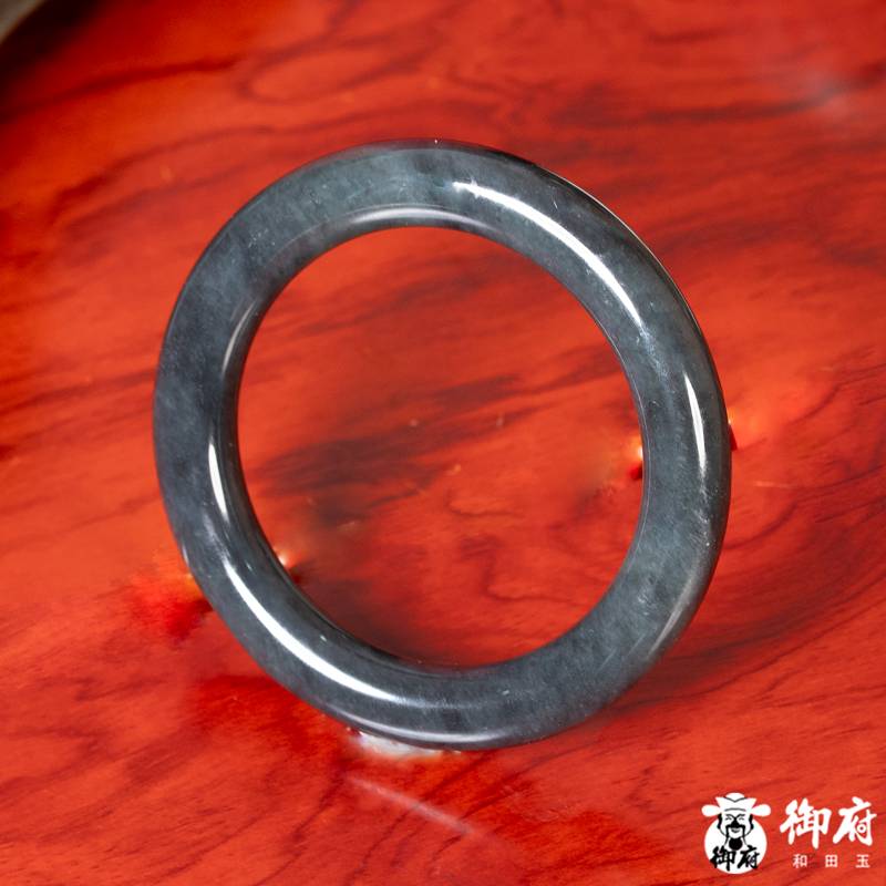 新疆和田玉原毛孔皮青花籽玉手镯 46.3克 内径56mm 图片4