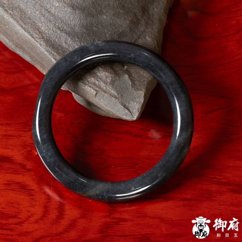 新疆和田玉原毛孔皮青花籽玉手镯 46.3克 内径56mm 图片5