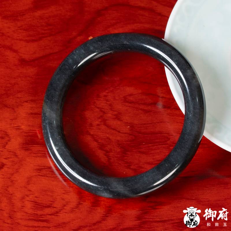 新疆和田玉原毛孔皮青花籽玉手镯 46.3克 内径56mm 图片6